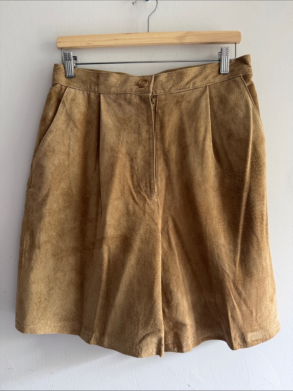100% Suede Bermuda Shorts in tan suede women’s US10